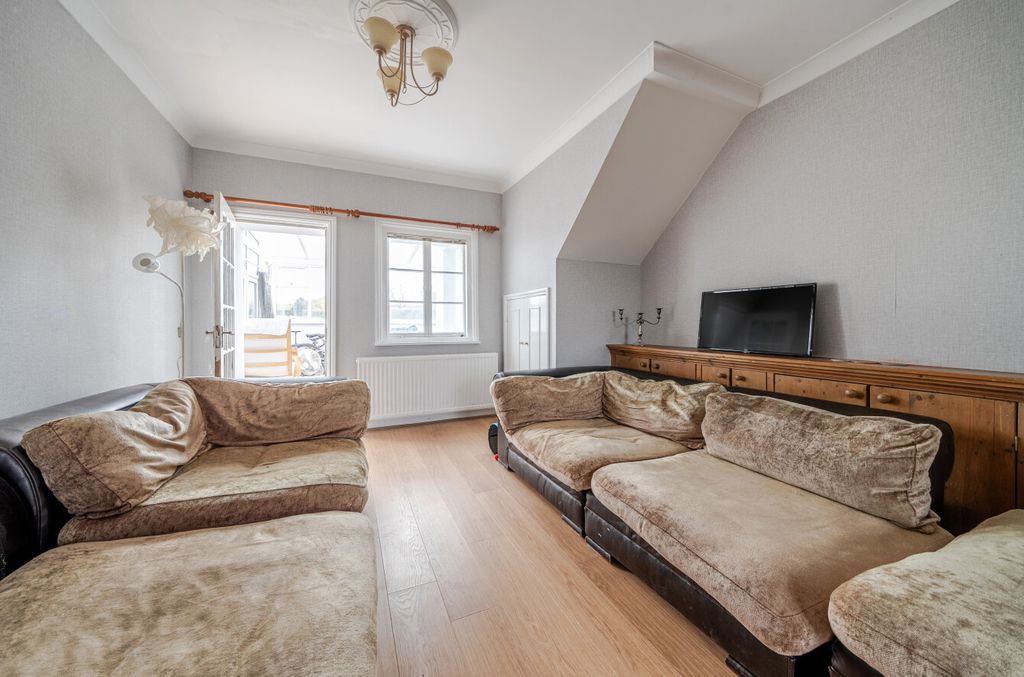 Property photo 3 of 25 1424204-11-69Affb...