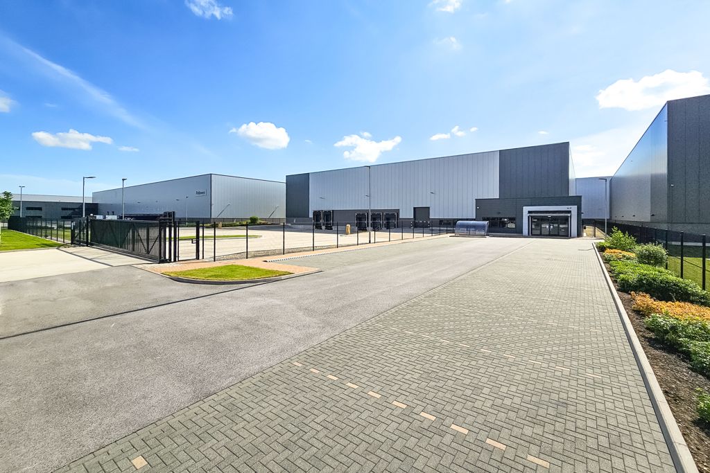 Property photo 3 of 9 Photo 6