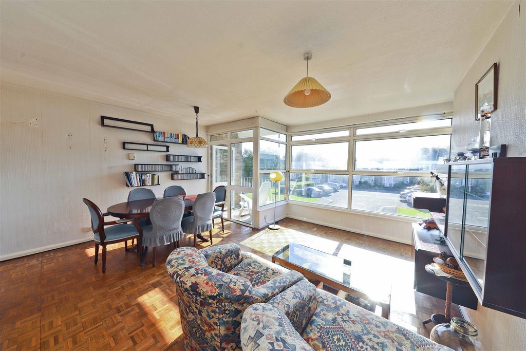 Property photo 2 of 10 Hyacinth Ct