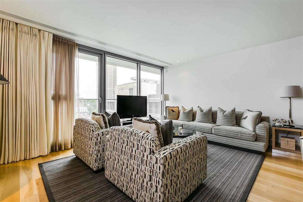 Property photo 2 of 16 Reception Room