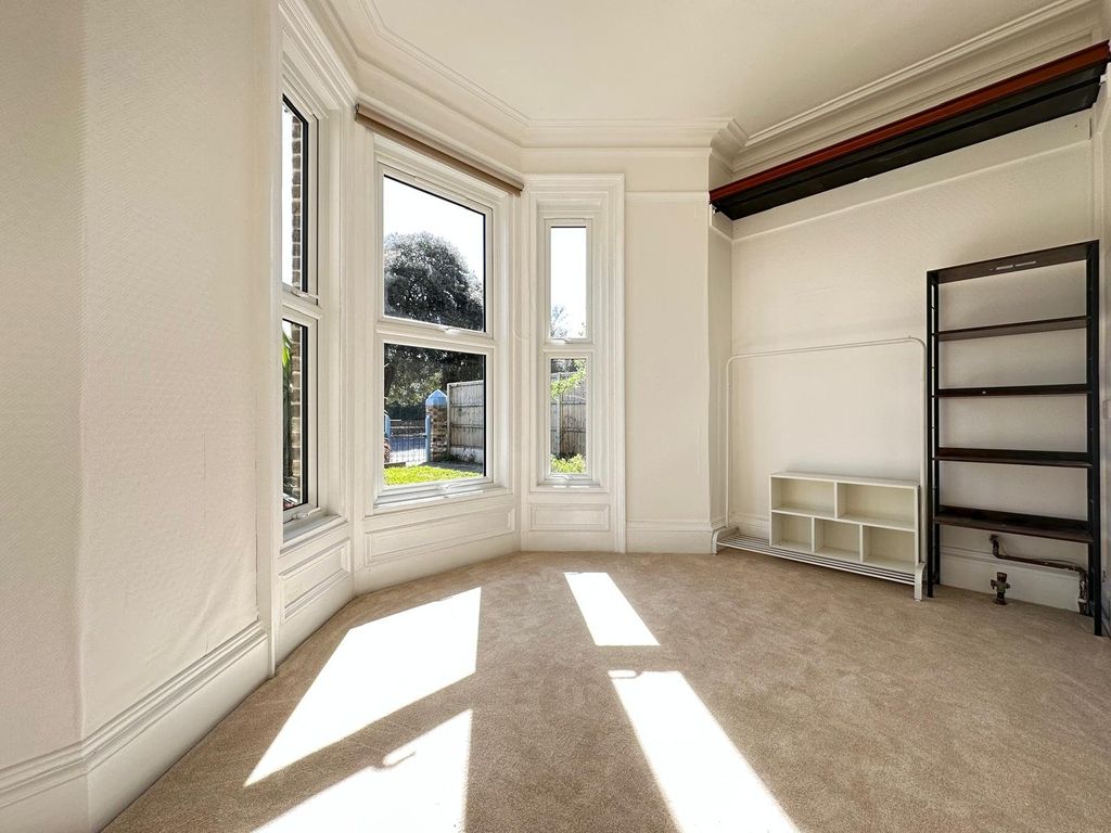 Property photo 3 of 8 Picture 3