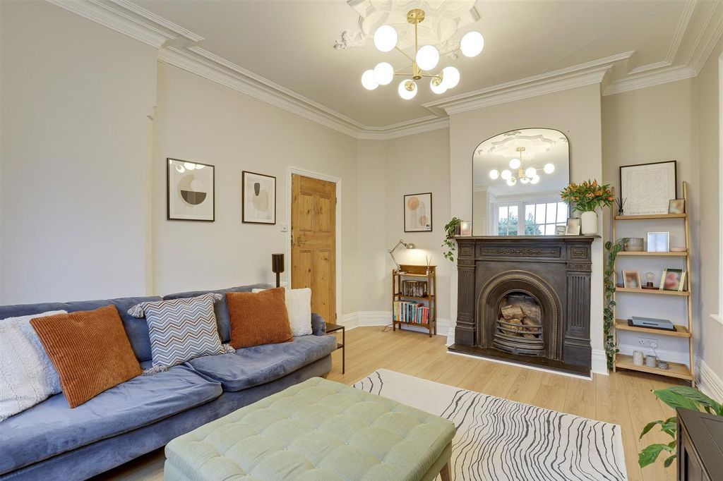 Property photo 3 of 33