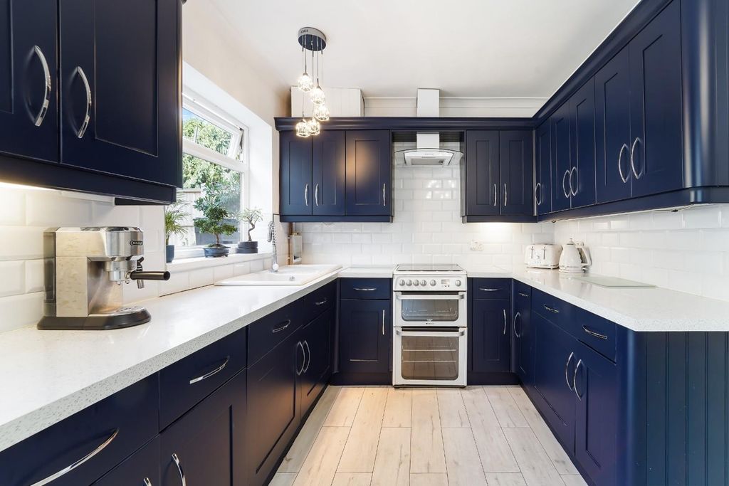 Property photo 2 of 18 Nork Gardens