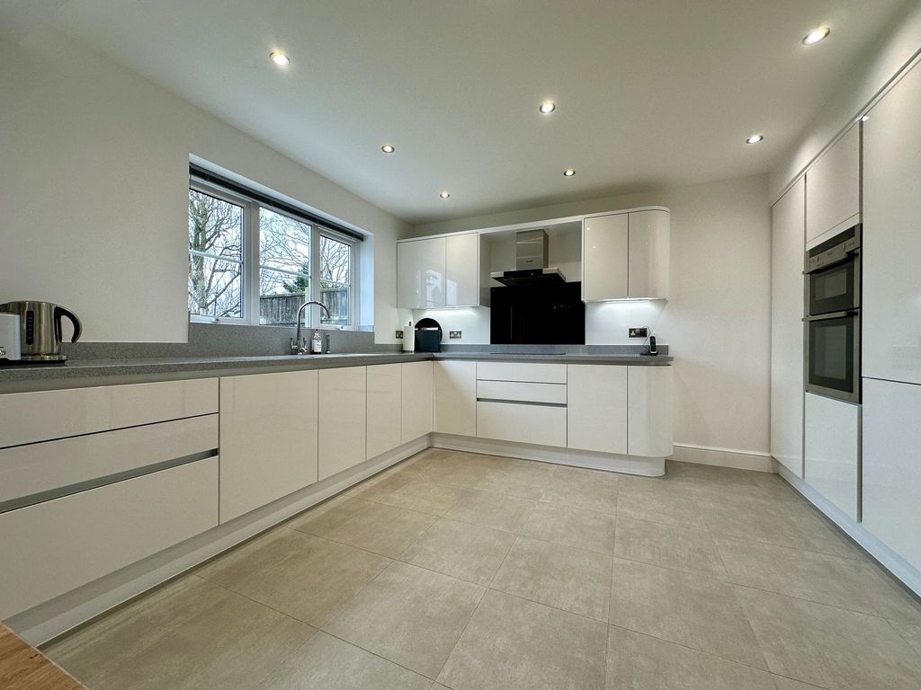 Property photo 3 of 25 Kitchen