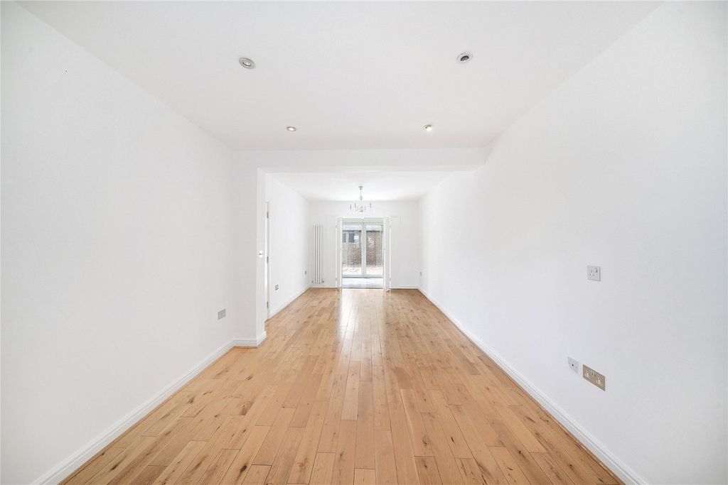 Property photo 3 of 20 Picture No. 05