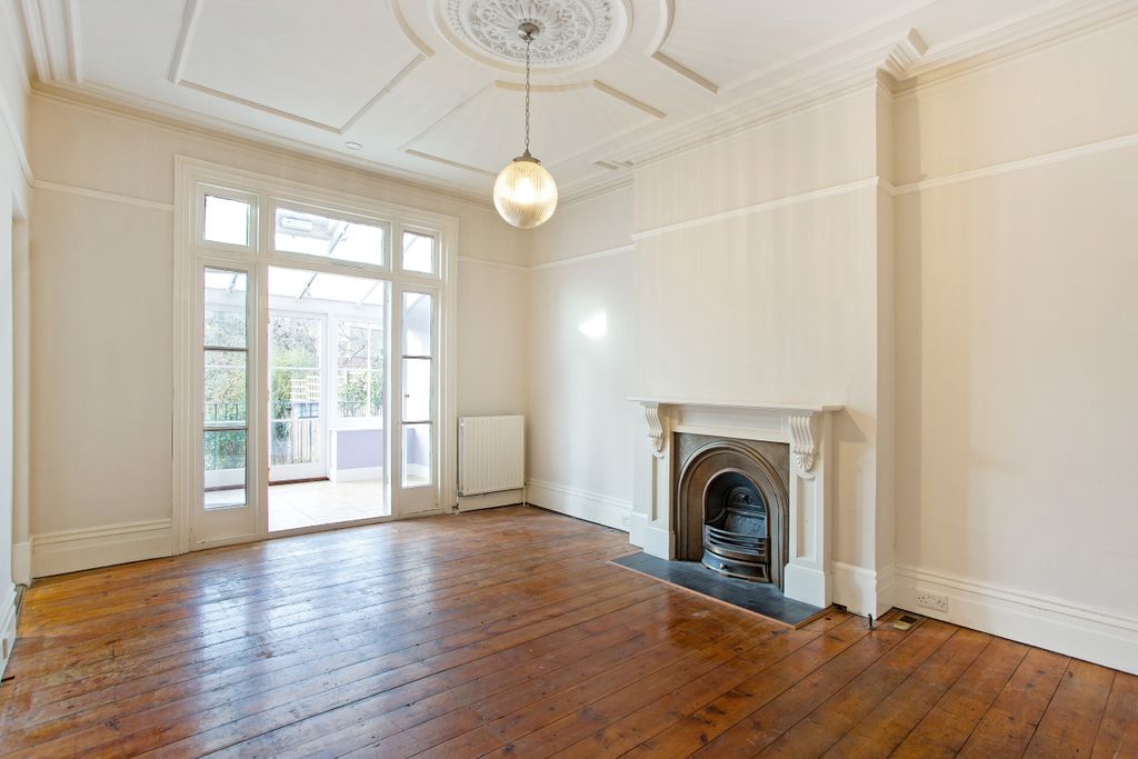 Property photo 2 of 11 Flat 1, 49 Lebanon P