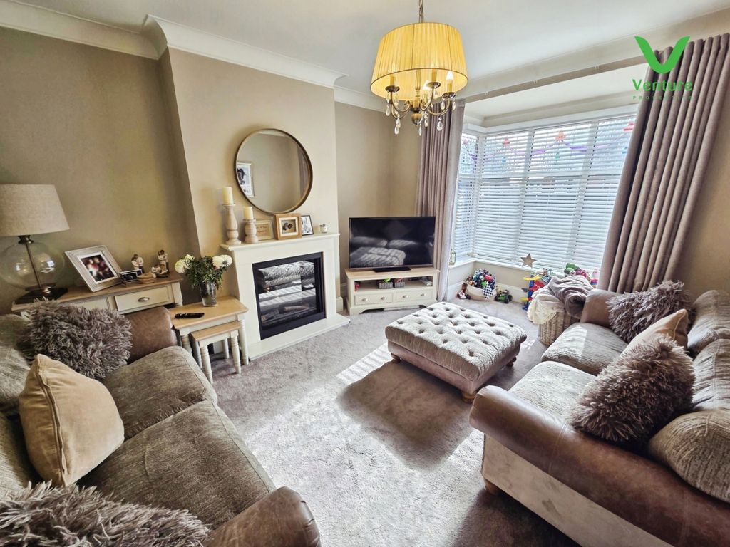 Property photo 3 of 18 Pbox-Img.Jpg