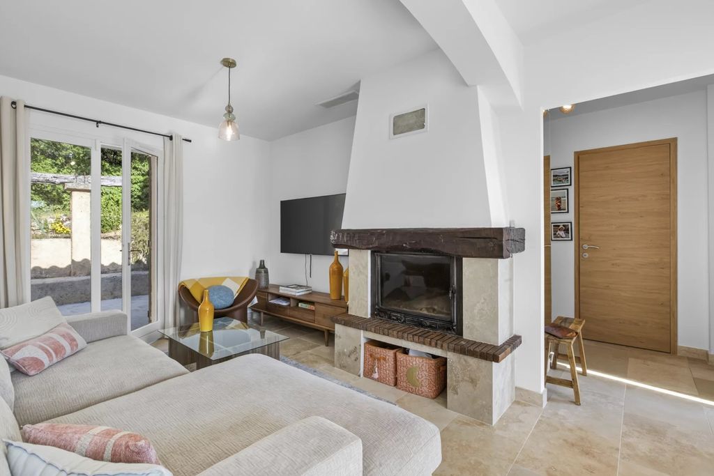 Property photo 3 of 43 102659027Ecf6Bd6c9d9623318A12623_B9E804F827_1920-Big