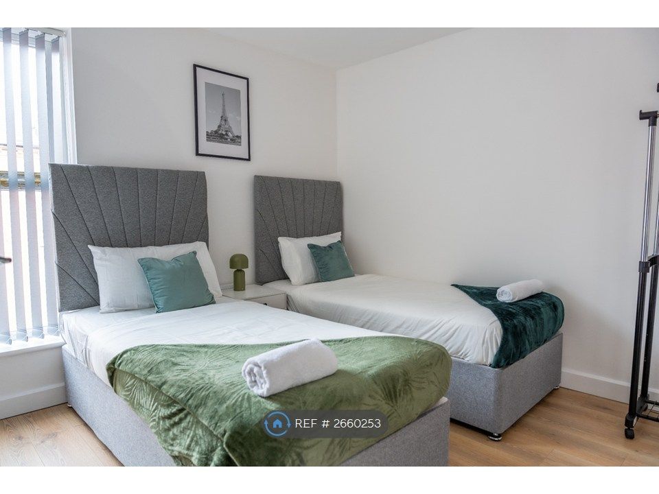 Property photo 3 of 10 Bedroom 1