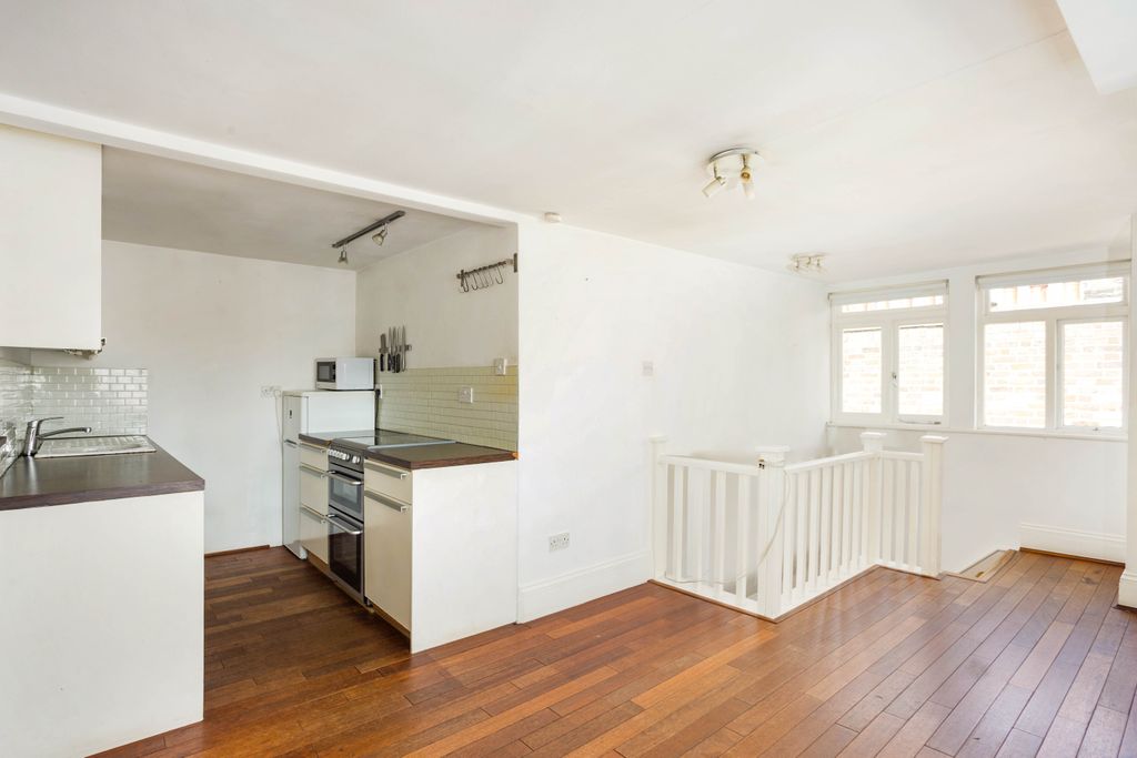 Property photo 2 of 8 Aldridge Road
