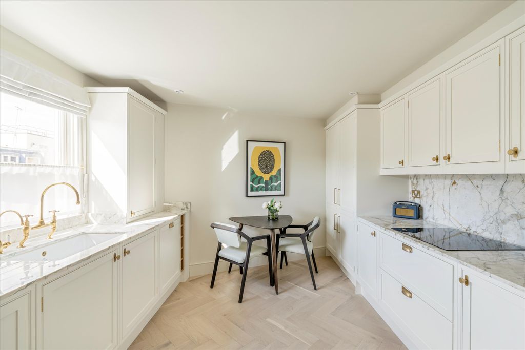 Property photo 2 of 35 Image