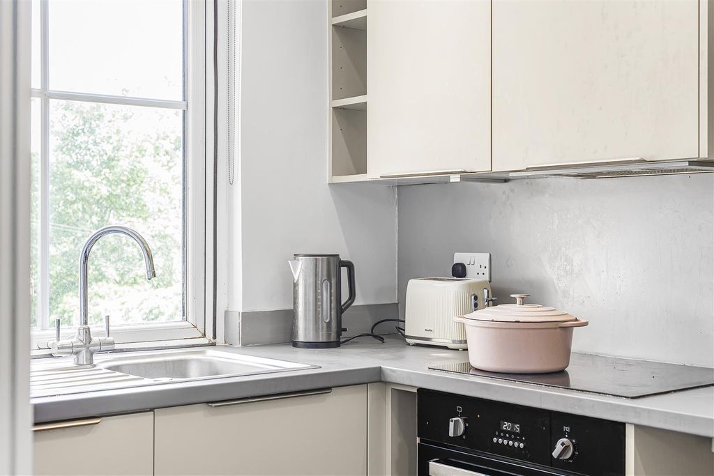 Property photo 3 of 29 Flat 3, 320 Banbury Road (11).Jpg