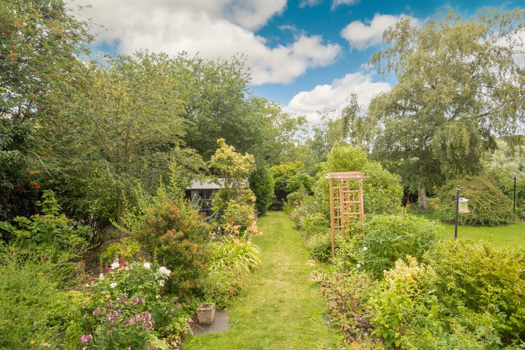 Property photo 3 of 11 Property Image 3
