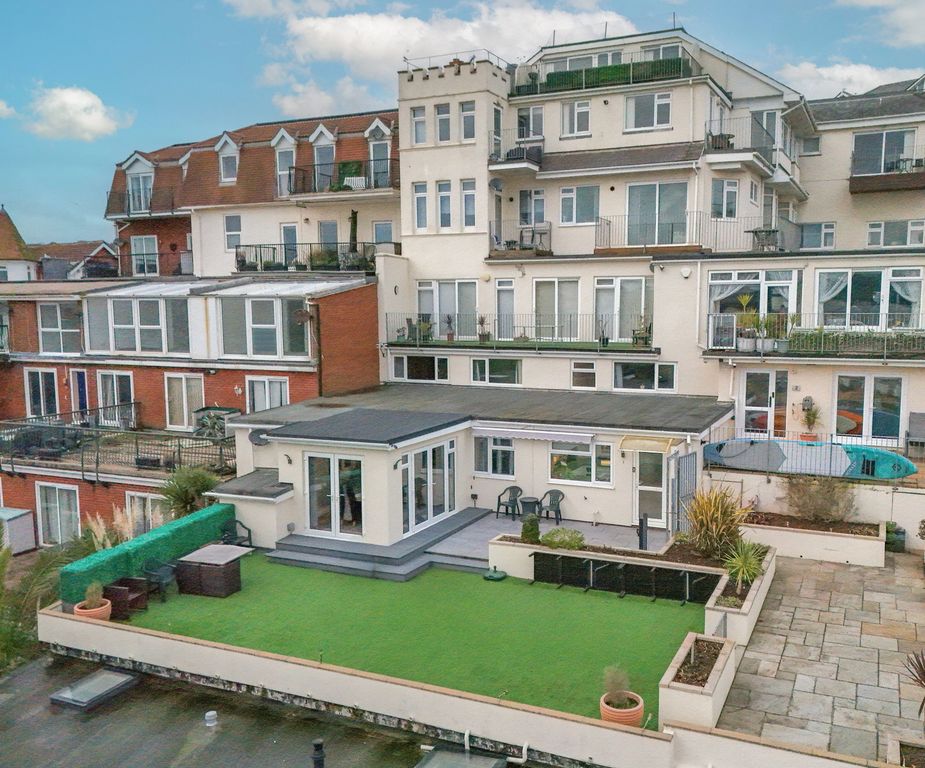 Property photo 2 of 25