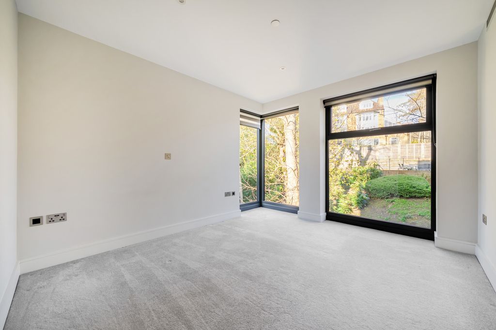 Additional image 6 of 2 bed flat for saleGranville Road, Sevenoaks TN13