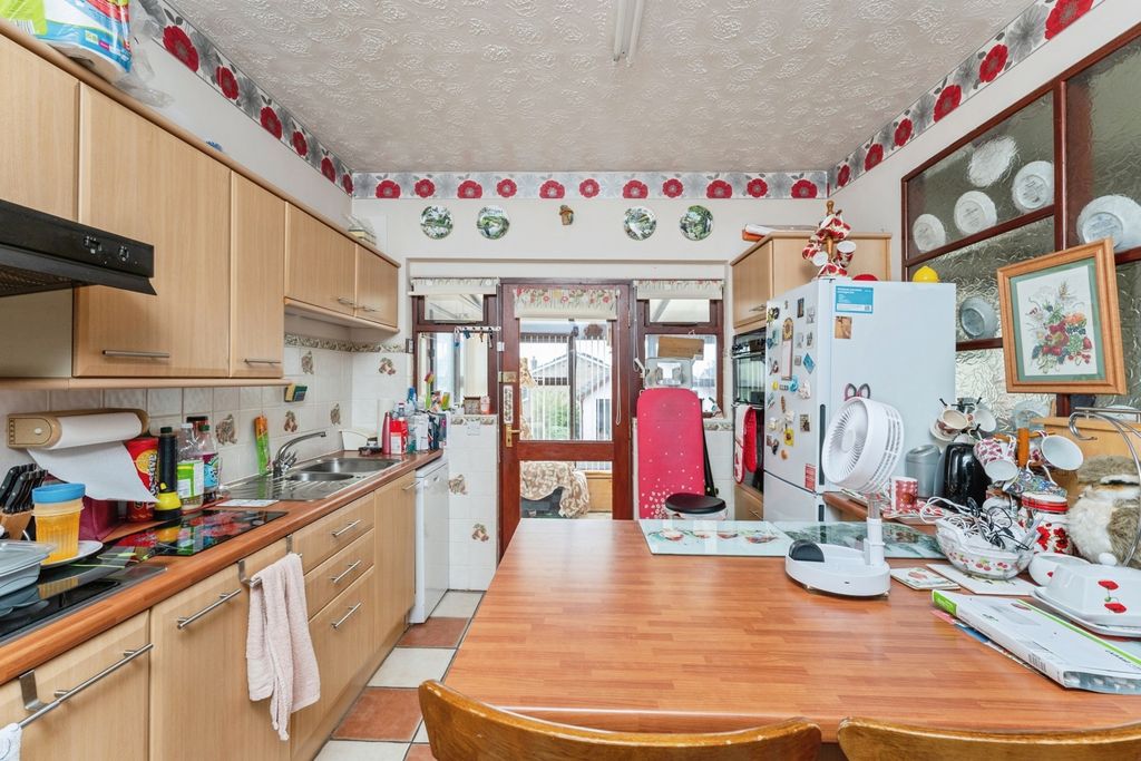 Property photo 3 of 24 Kitchen