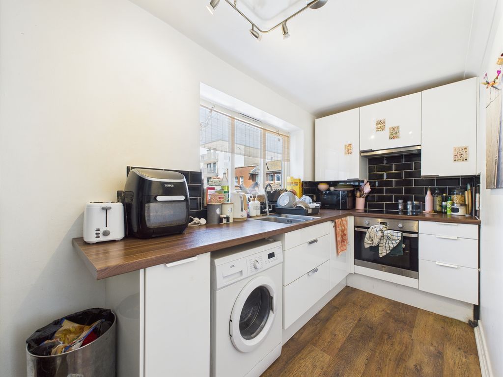 Property photo 3 of 10 ...