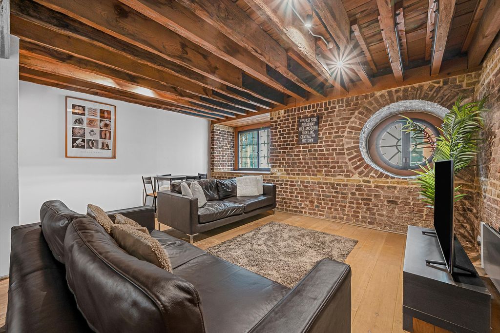 Property photo 2 of 12 Image