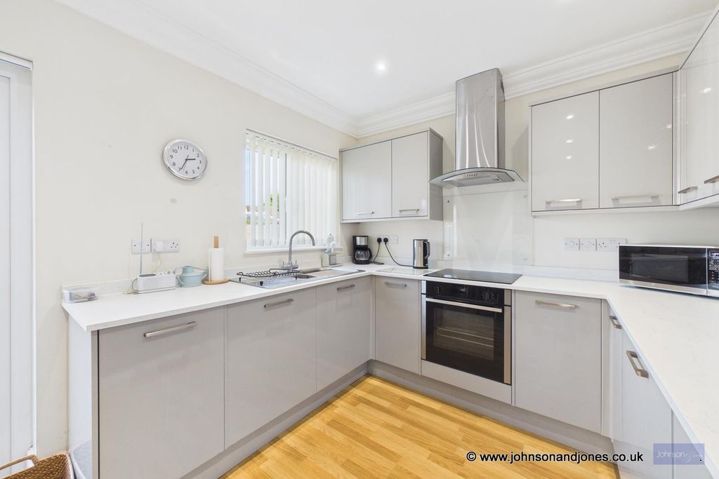 Property photo 3 of 19 3 Kitchen.Jpg