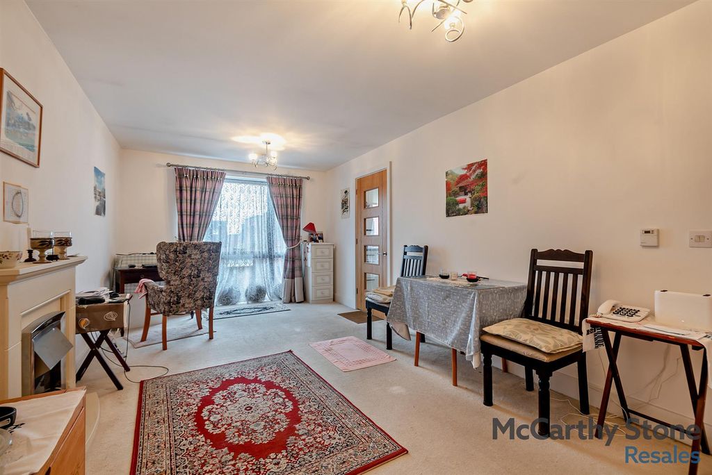 Property photo 2 of 14 8634397-Interior10-800.Jpg