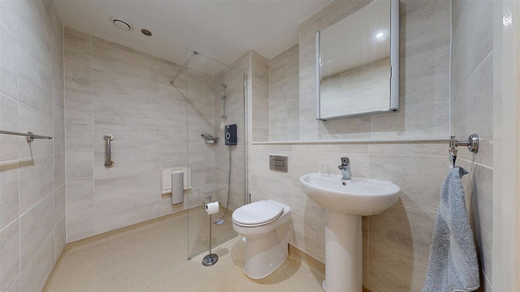 Property photo 3 of 33 The Sailings Shower Room