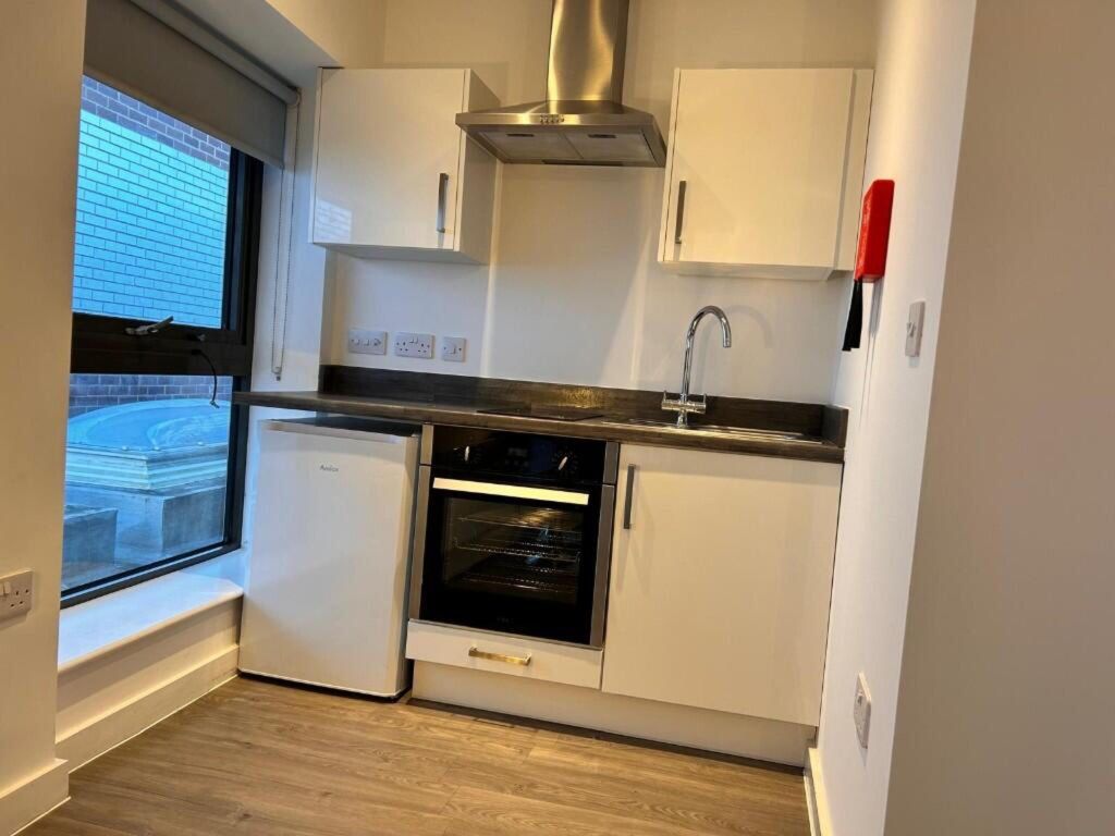 Property photo 2 of 12 Kitchen