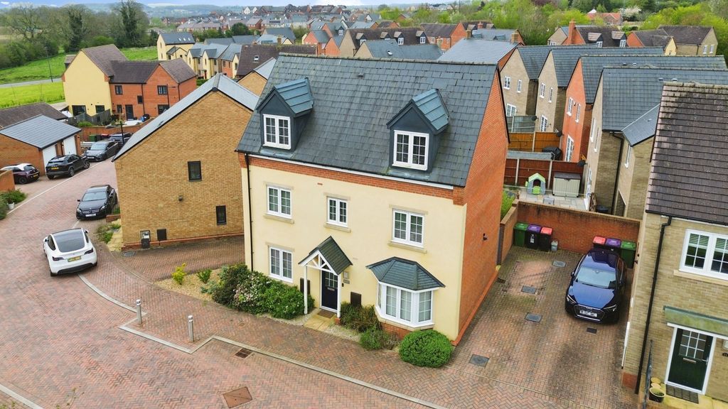 Property photo 1 of 18