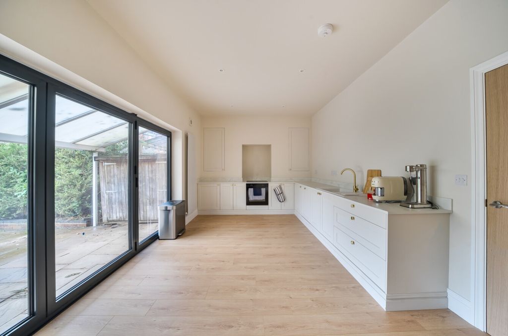 Property photo 2 of 25 1400500-19-6968dc547B5A6