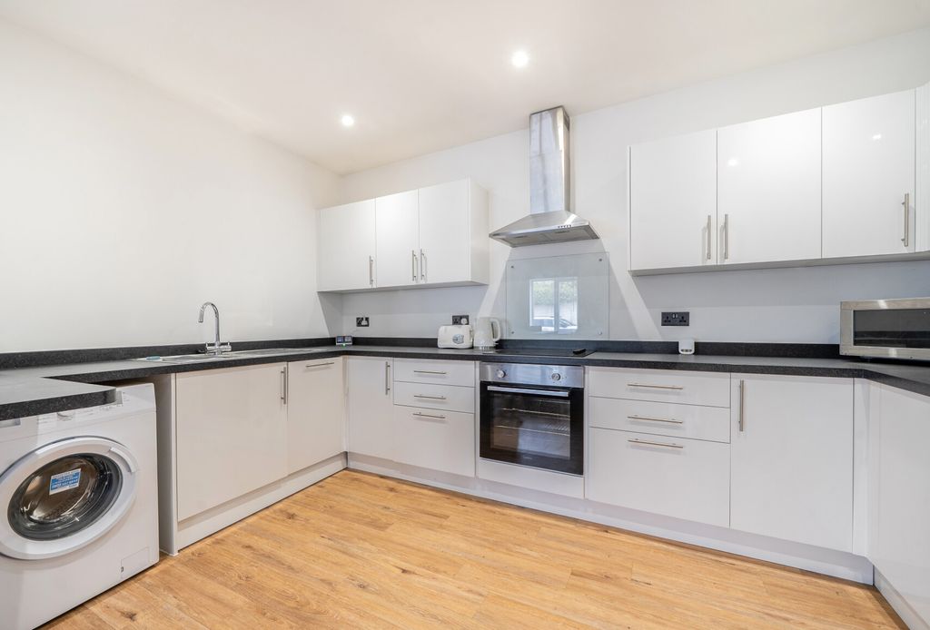 Property photo 3 of 18 1453908-16-69F499...