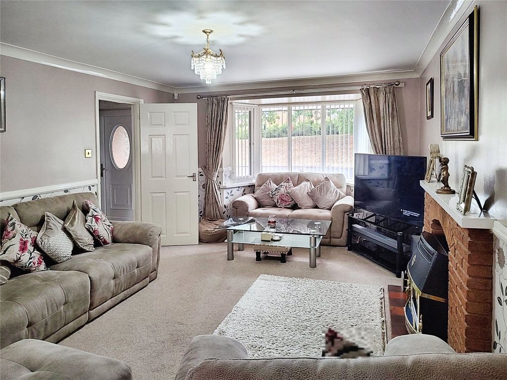 Property photo 2 of 17 Lounge