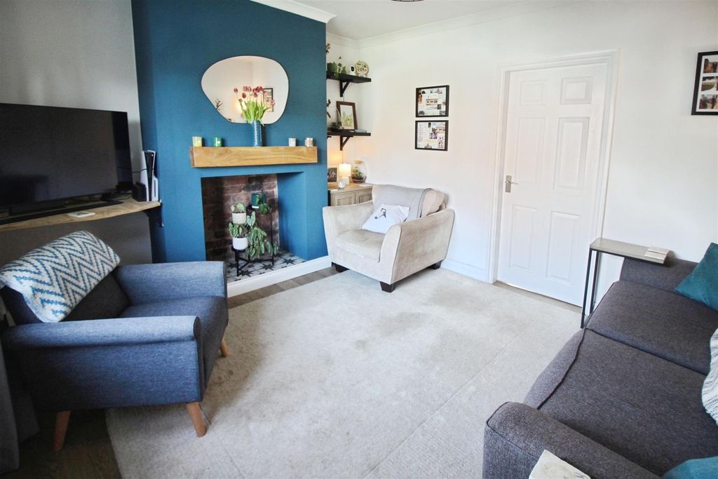 Property photo 2 of 20 Lounge