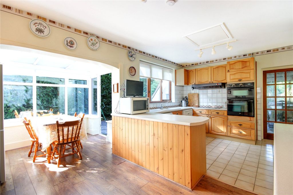 Property photo 3 of 13 Kitchen/Breakfast Rm