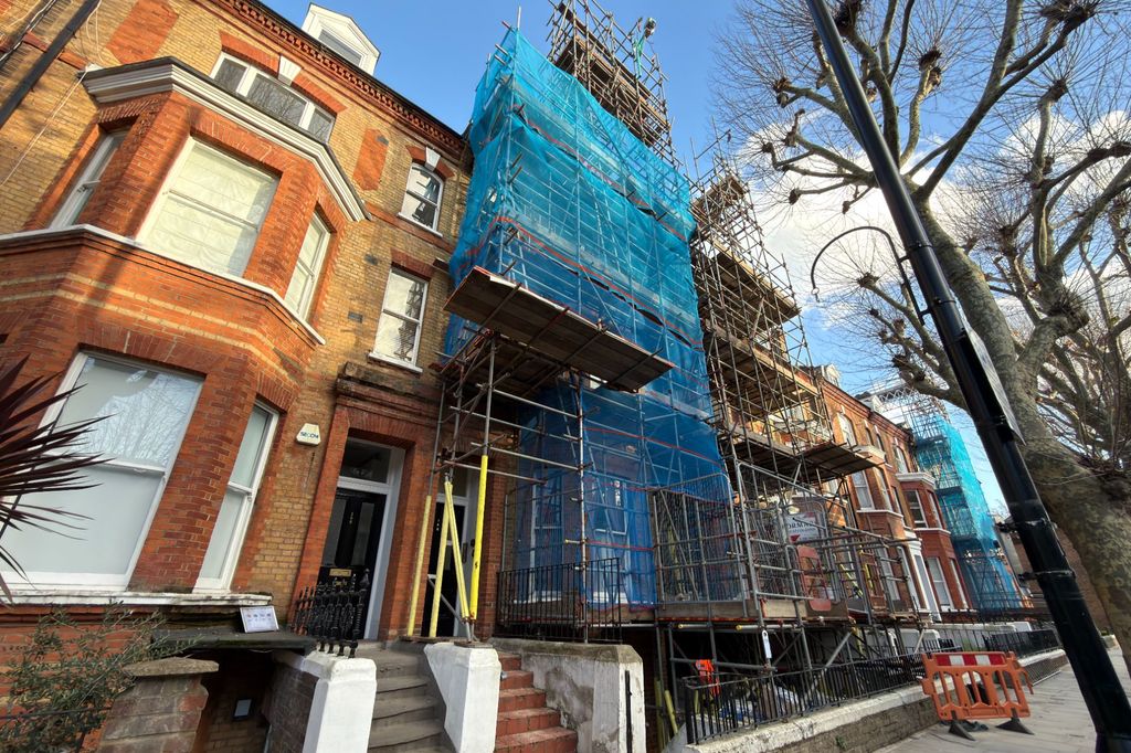 Property photo 2 of 10 Flat B 186 Randolph Avenue, Maida Vale, London W9 1Pe