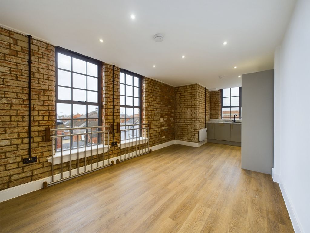 Property photo 1 of 6 Lounge Area