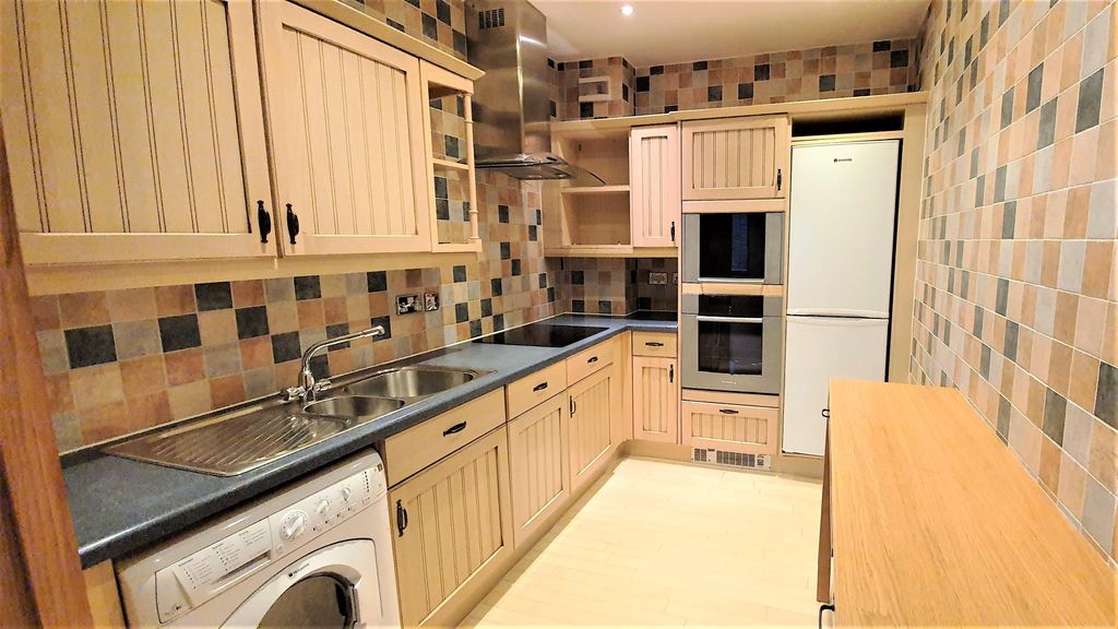 Property photo 2 of 6 Kitchen