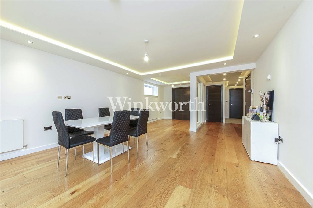 Property photo 2 of 9 Dining Area