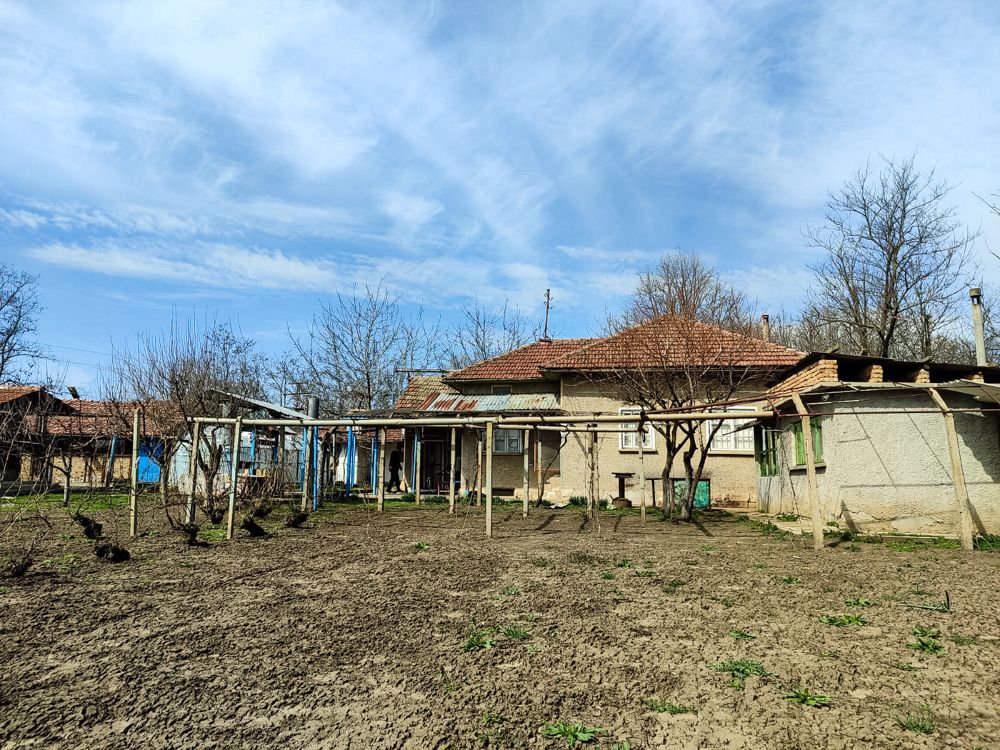 Property photo 1 of 27