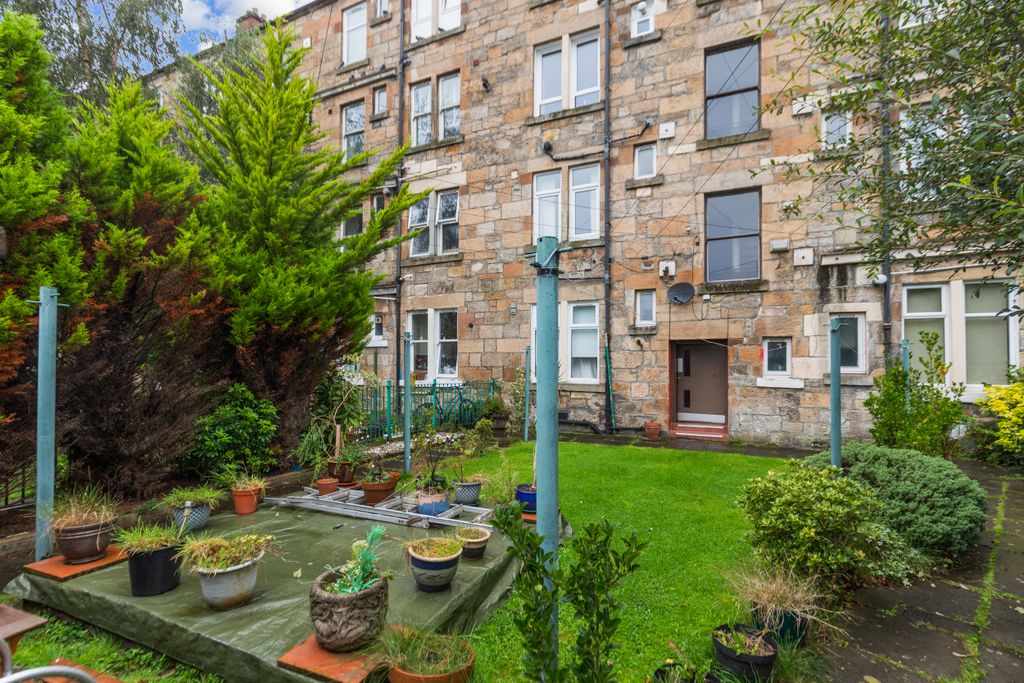 Property photo 3 of 15 Communal Rear Garden