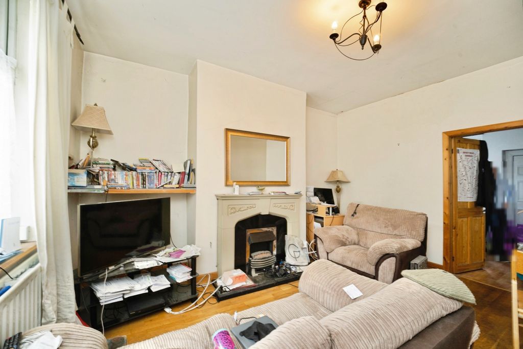 Property photo 2 of 20