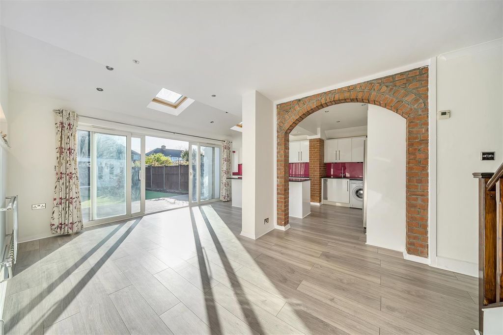 Property photo 2 of 19