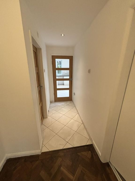 Property photo 2 of 18 Hallway