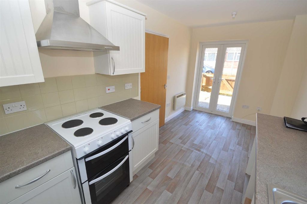 Property photo 3 of 8 Kitchen 2.Jpg