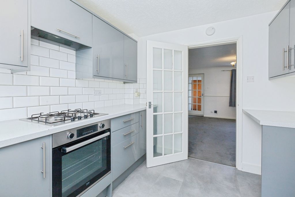 Property photo 3 of 8 Kitchen
