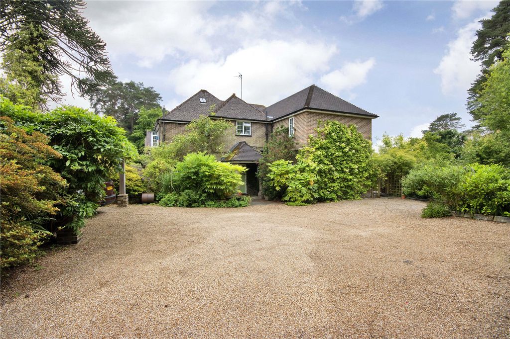 Property photo 1 of 25 Robin Hill