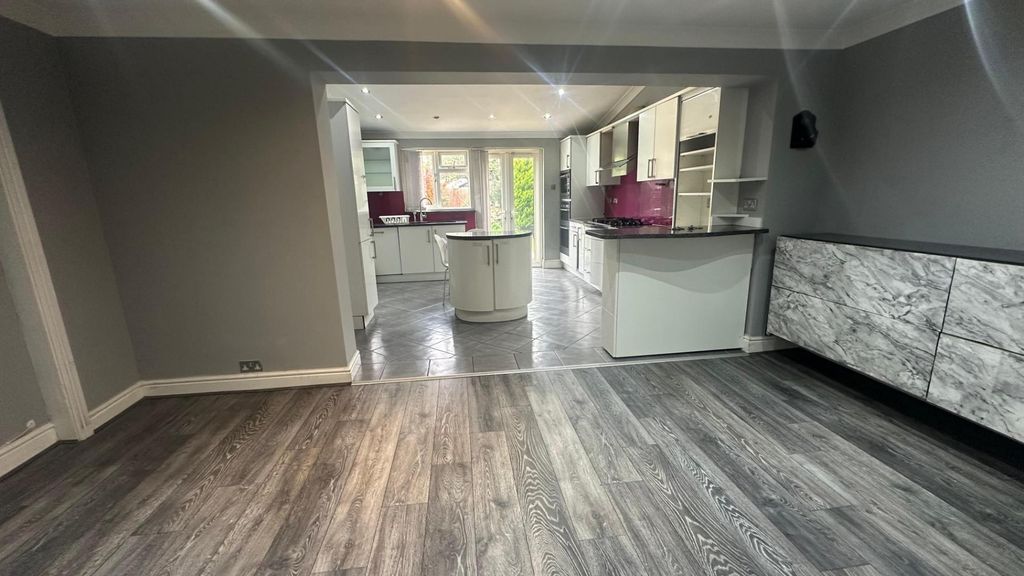 Property photo 2 of 5 Kitchen