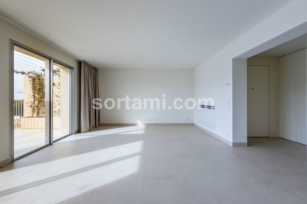 Property photo 2 of 33