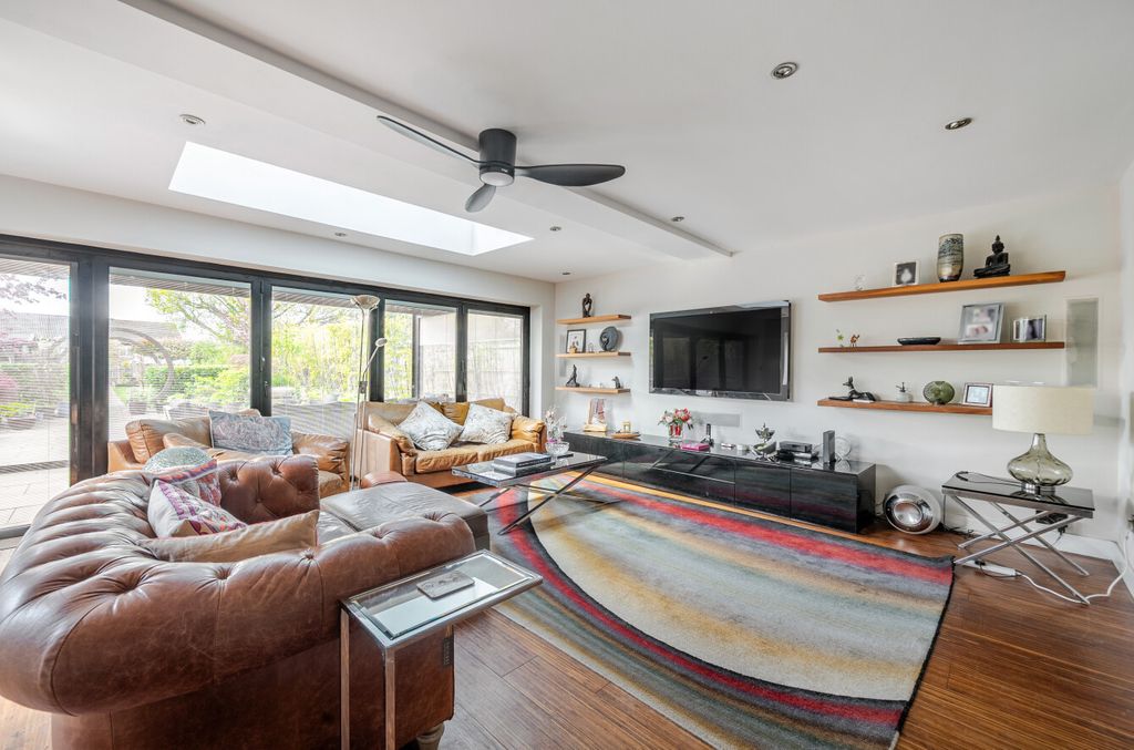 Property photo 2 of 23 1446421-11-69E627...
