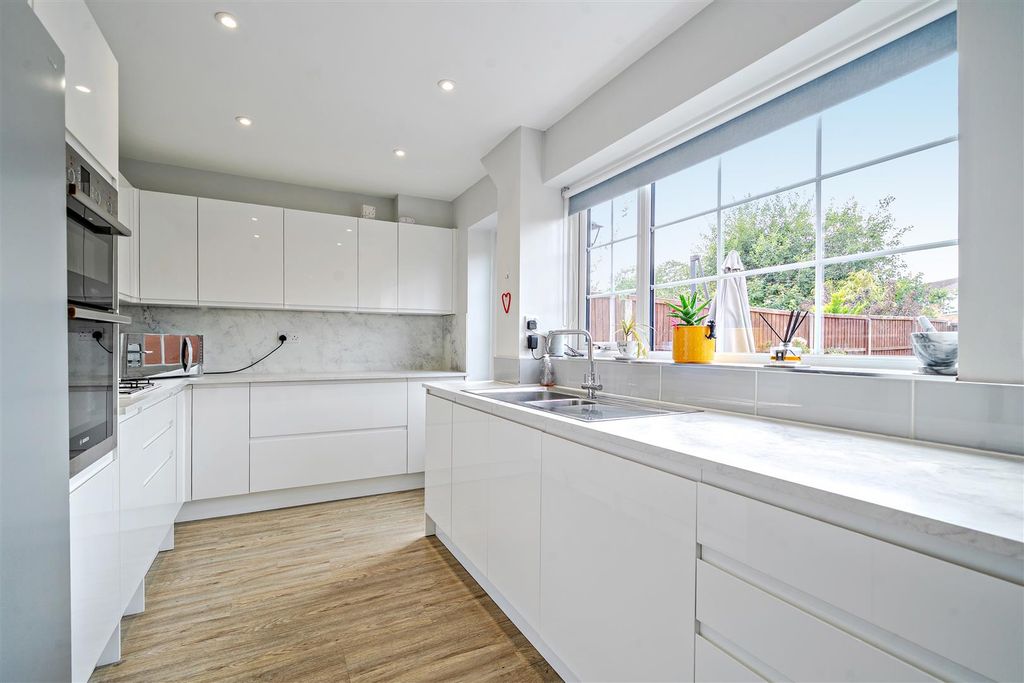 Property photo 2 of 24 Kitchen/Dining Room