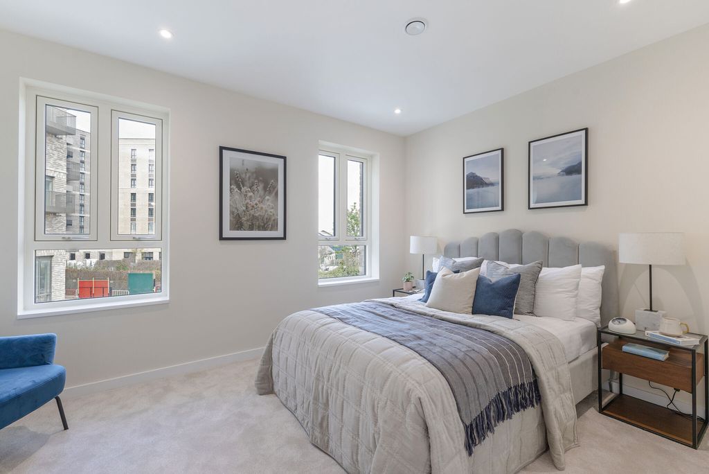 Property photo 2 of 17 90846_Show-Apartment  (23)Enh_Low.Jpg