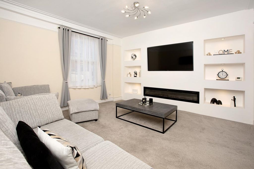 Property photo 2 of 14 Photo 12